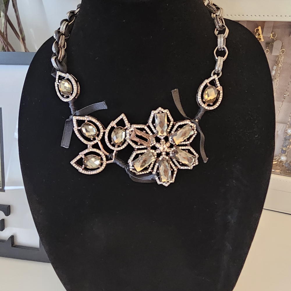 LOFT Elegant Black and Gold Flower Statement Necklace